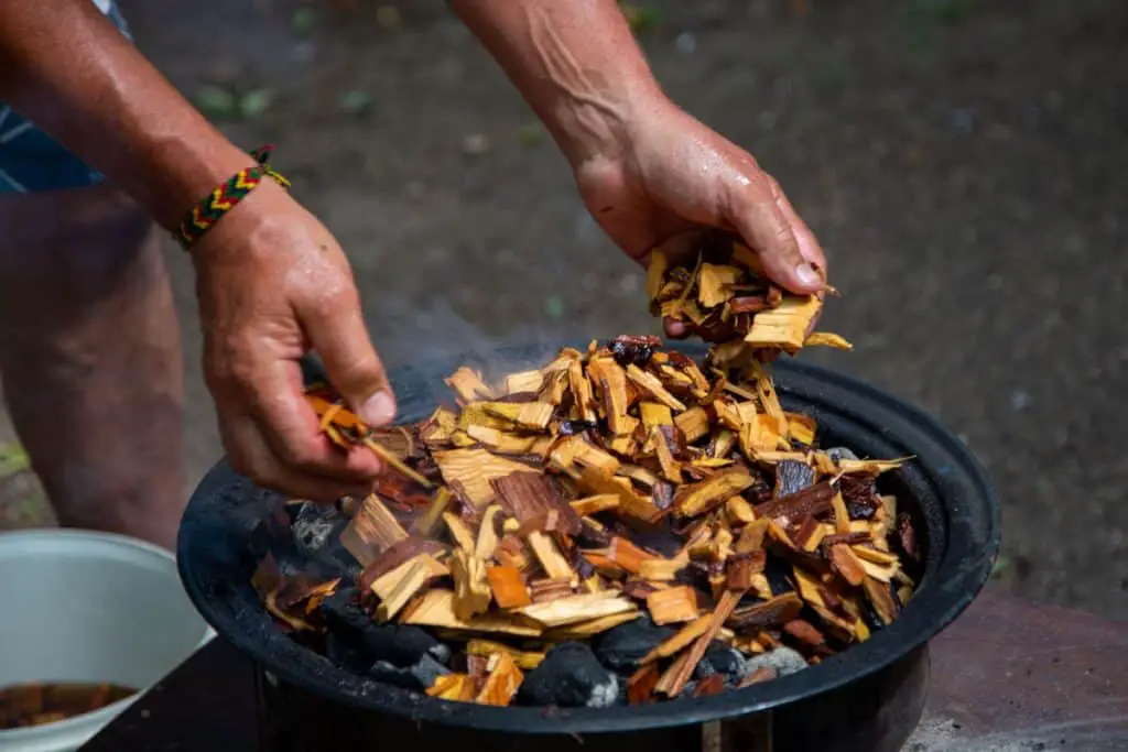 how-to-use-wood-pellets-in-a-charcoal-grill