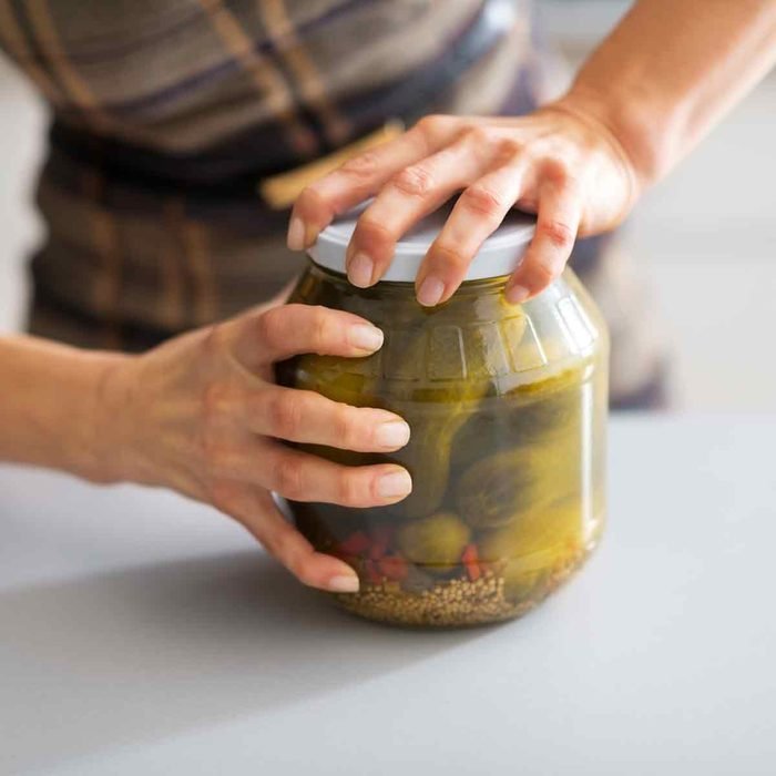 how-to-open-a-pickle-jar