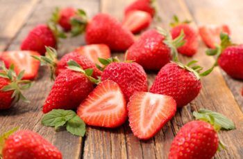 are-strawberries-acidic