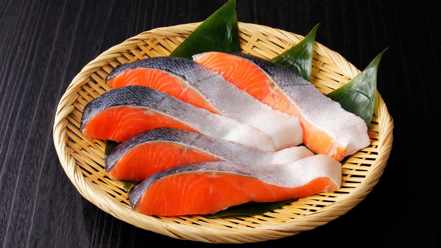 should you eat salmon skin        <h3 class=