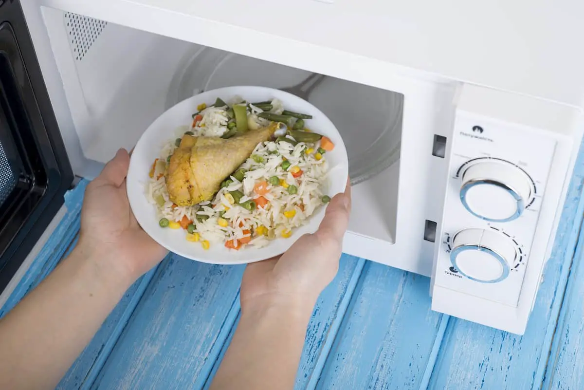 how-to-defrost-chicken-in-microwave