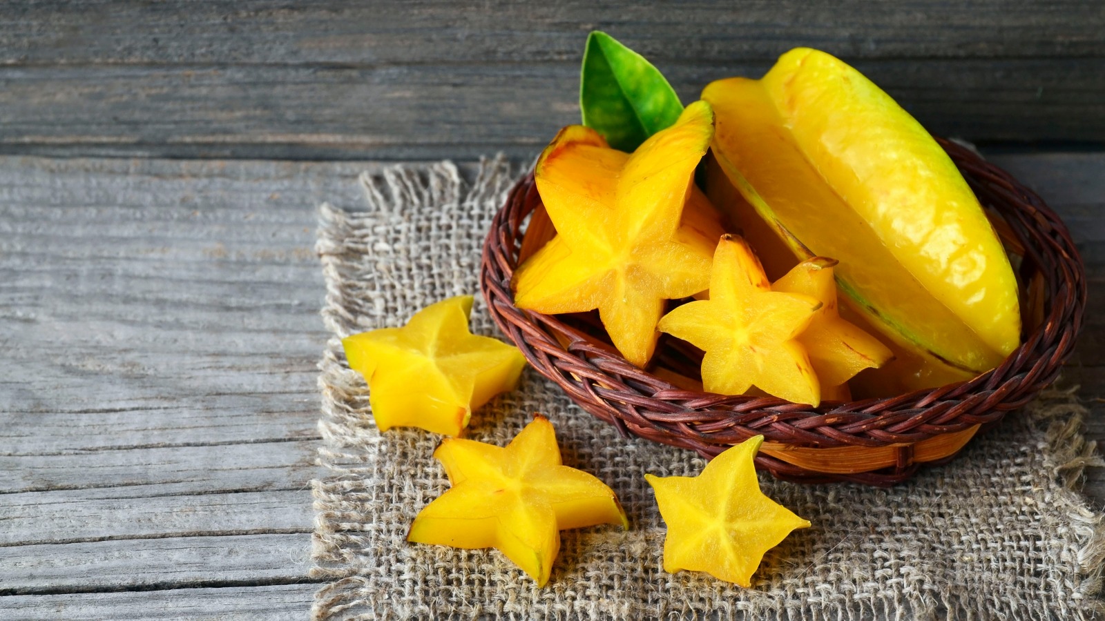 what-does-star-fruit-taste-like
