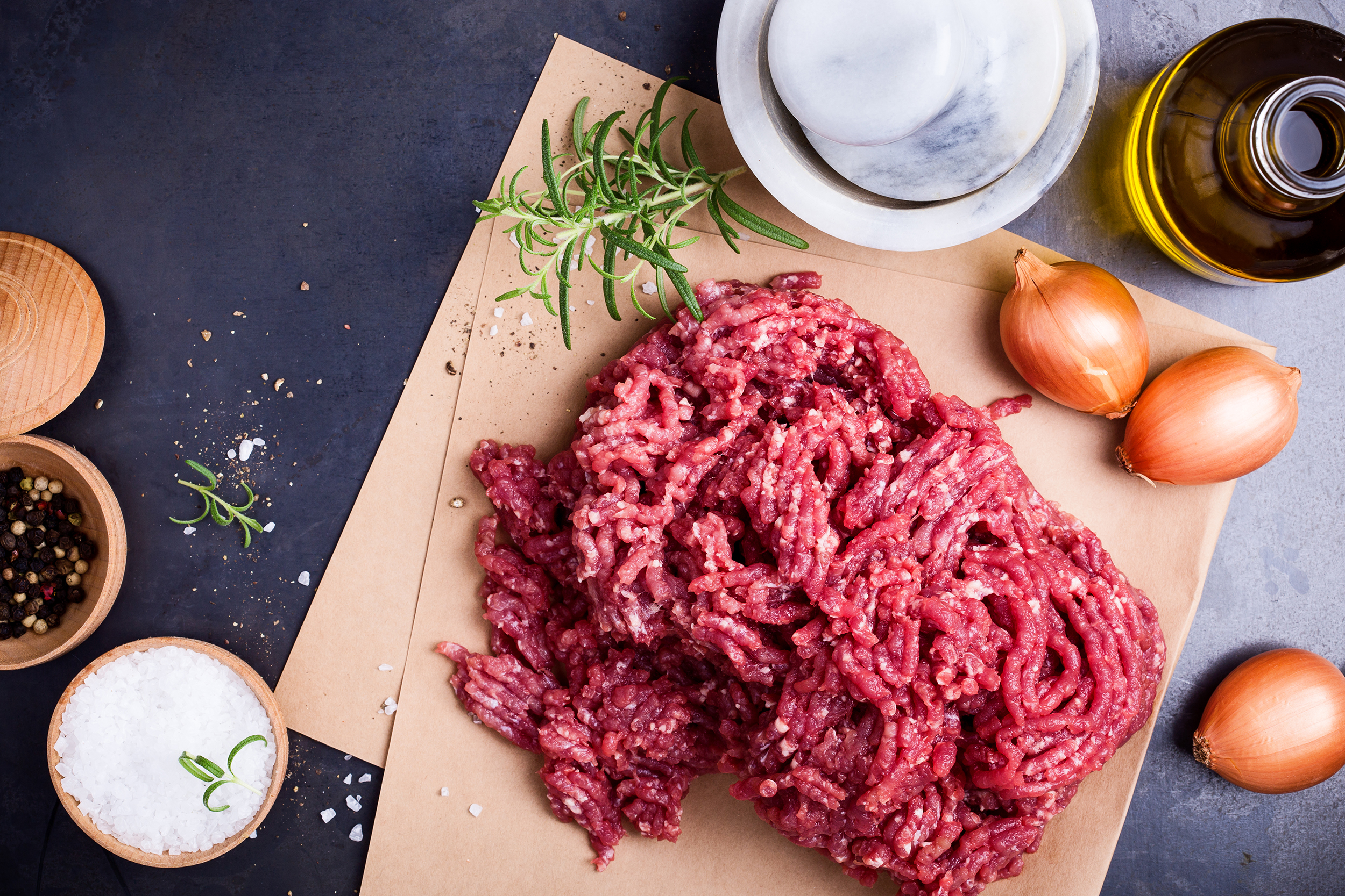 Organic homemade minced meat on craft paper how-long-does-ground-beef-last-in-the-fridge