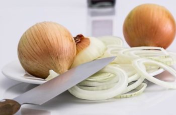 What Gives Onion Their Distinctive Smell?