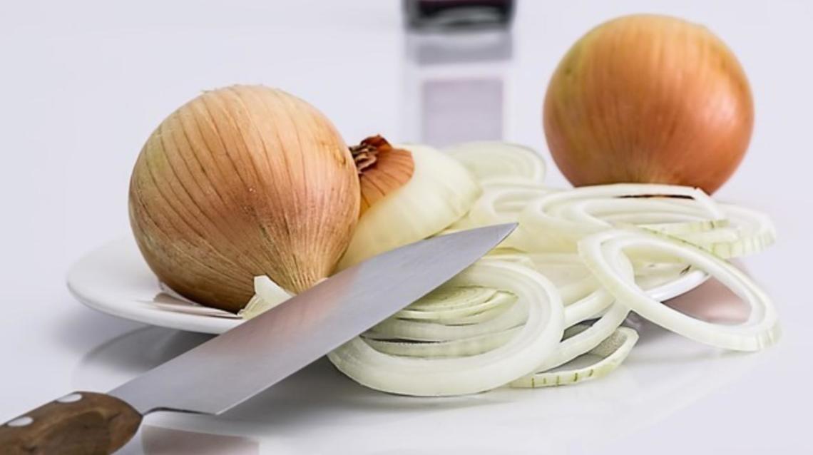 What Gives Onion Their Distinctive Smell? - The Trellis - Home Cooking Tips & Recipes