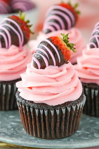 Chocolate Dipped Strawberry Cupcakes Chocolate Dipped Strawberry Cupcakes
