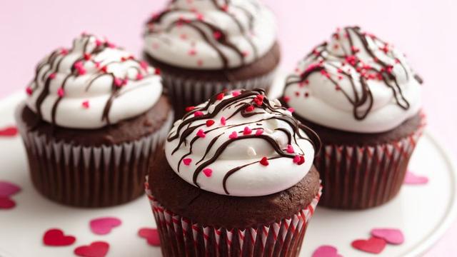 9 Valentine’s Day Cupcakes & Desserts 9 Valentine’s Day Cupcakes & Desserts