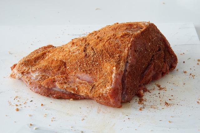Applying a Dry Rub Applying a Dry Rub