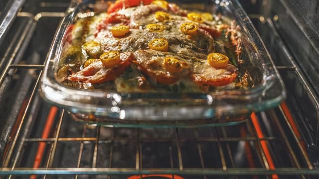 How to Keep Glass From Breaking in the Oven