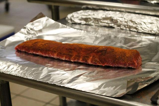 How to Wrap Ribs in Aluminum Foil How to Wrap Ribs in Aluminum Foil