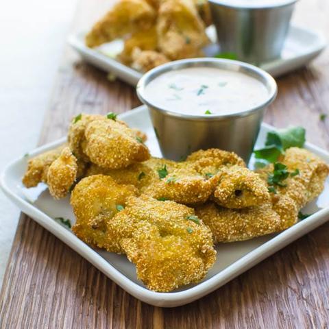 DEEP FRIED OYSTERS W/ REMOULADE DIPPING SAUCE DEEP FRIED OYSTERS W/ REMOULADE DIPPING SAUCE
